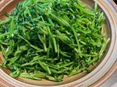 炝炒豌豆苗-纯阳•六两酒馆