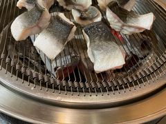 -围炉肉舍•炭烤活鳗•丹东海鲜烤肉(步行街店)