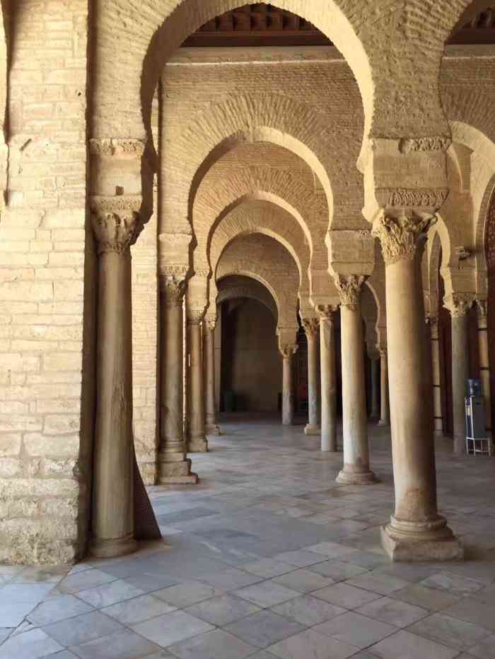 the great mosque-"奥克巴清真寺是伊斯兰教在北非的第一座青真.