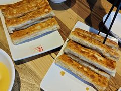 猪肉尖椒香菜-左邻右舍褡裢火烧(石榴园店)