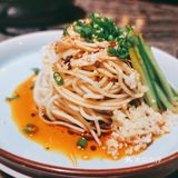 常熟路98号，静安寺过去不远。菜系是川菜，麻辣为主
