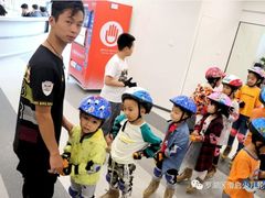-冰纷万象滑冰场(深圳万象城店)