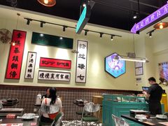 大堂-何妹湿辣牛肉·粤式烧烤砂煲(桂雅路店)