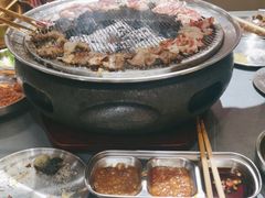 -围炉肉舍•炭烤活鳗•丹东海鲜烤肉(步行街店)