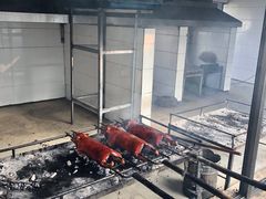 -姐妹四更烤猪店