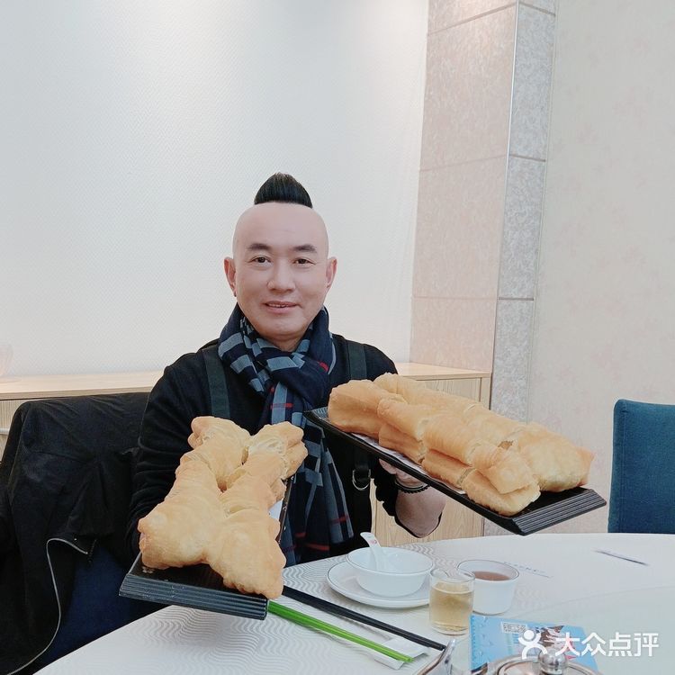 今天约了朋友们到中山坦洲的「海鮮佬餐厅」午餐