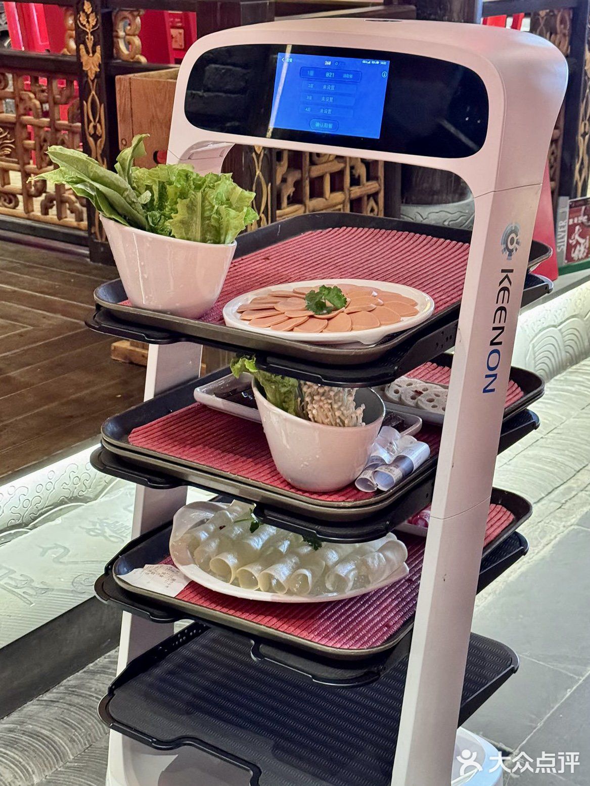 不懂就问：深圳的火锅店🍲都这么卷嘛！！？