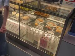 面包甜点陈列柜-喜茶(上海北外滩来福士店)