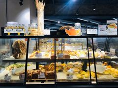 面包甜点陈列柜-欧式面包坊(青岛万象城店)