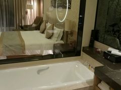 -广州花都皇冠假日酒店