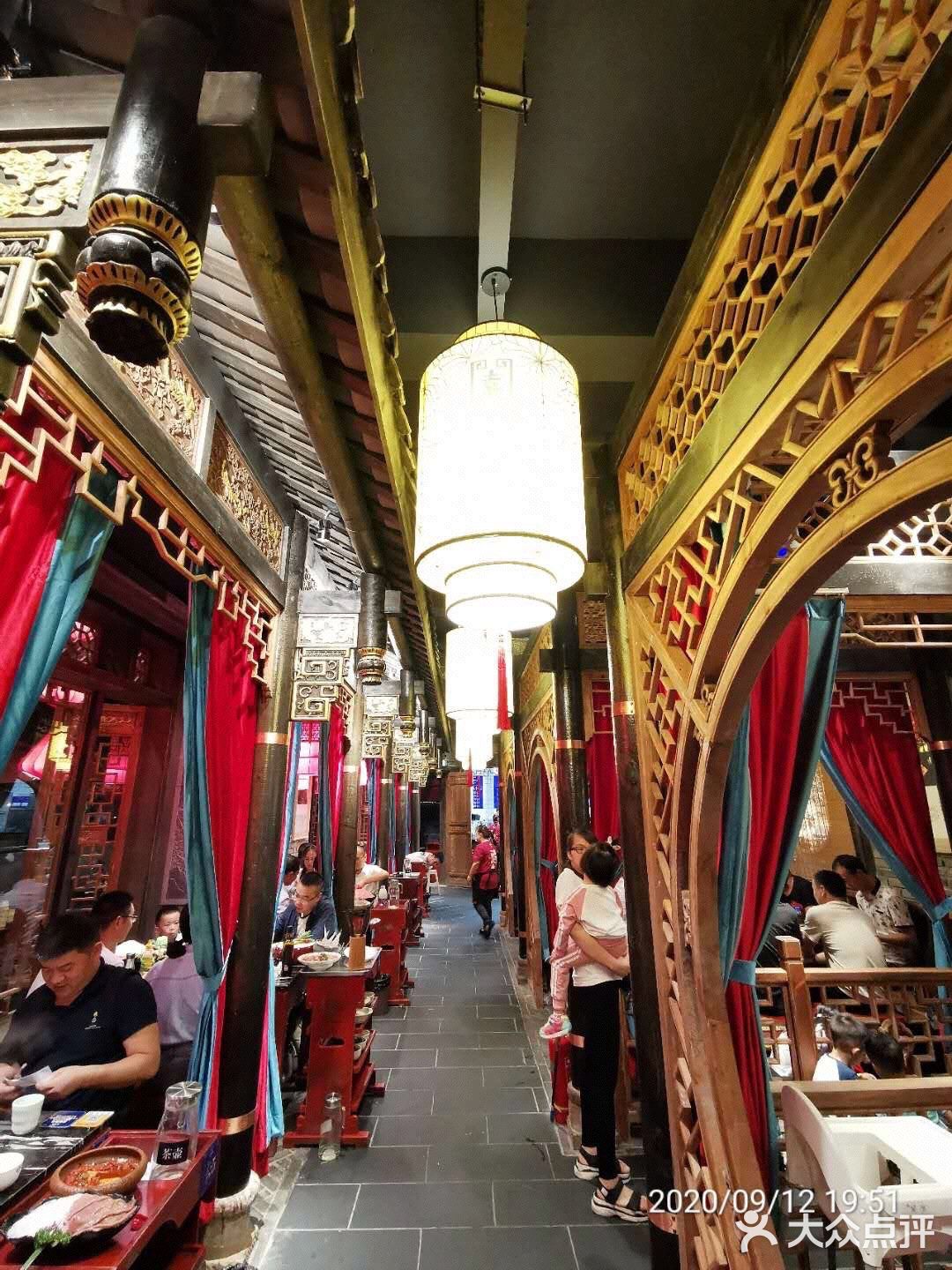 上下两层+露天,感觉堂子非常大