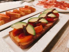 番茄牛油果鲭鱼吐司-Carmen卡门西班牙餐厅