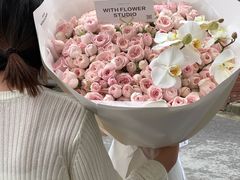 -何兮花店·气球派对鲜花店(马桥银春路万科城店)