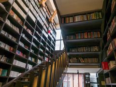 -钟书阁(松江泰晤士小镇店)