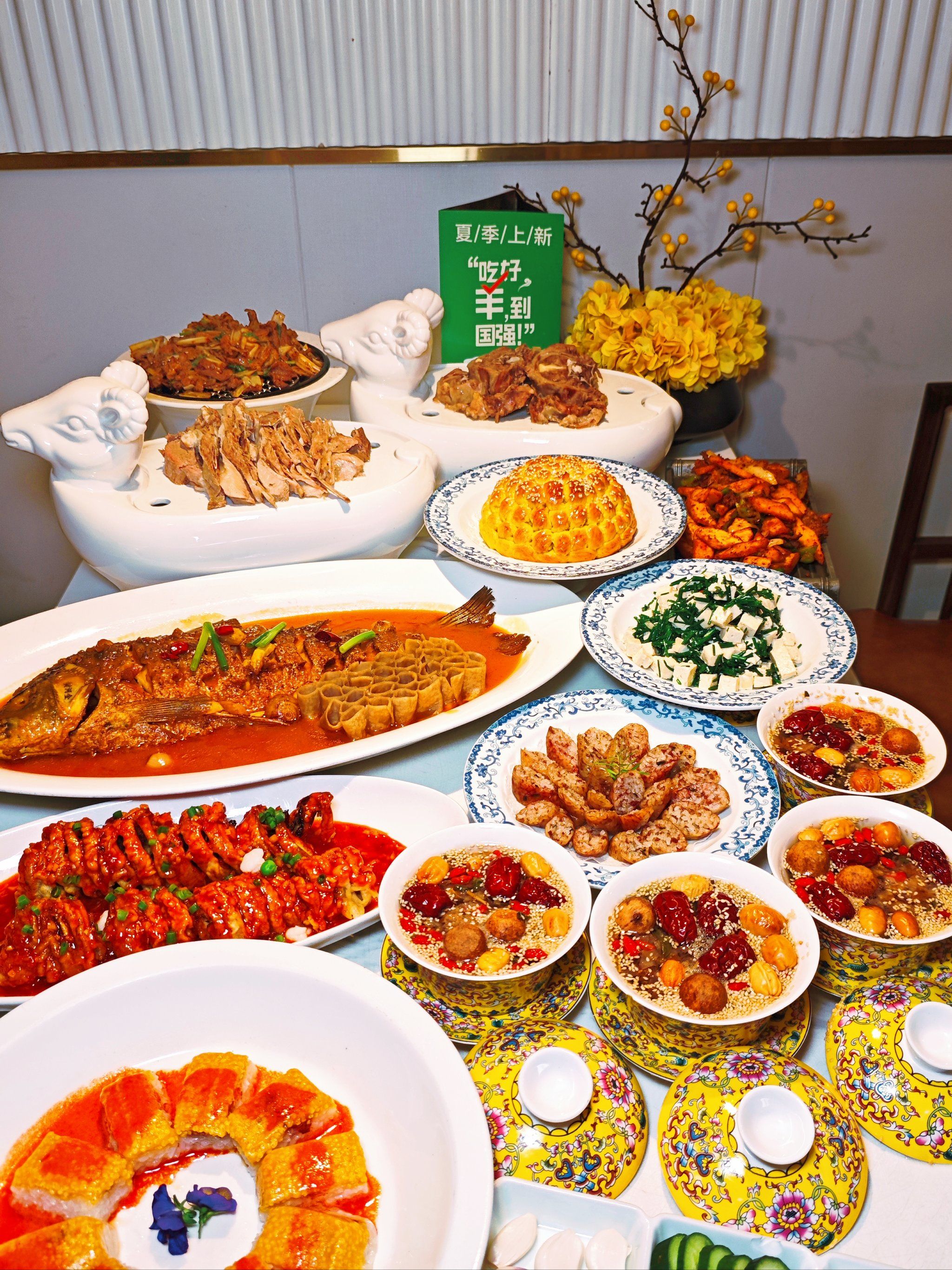 n室外活动区就在大都荟中心广场,设有国强福利区,96很多游戏和活动