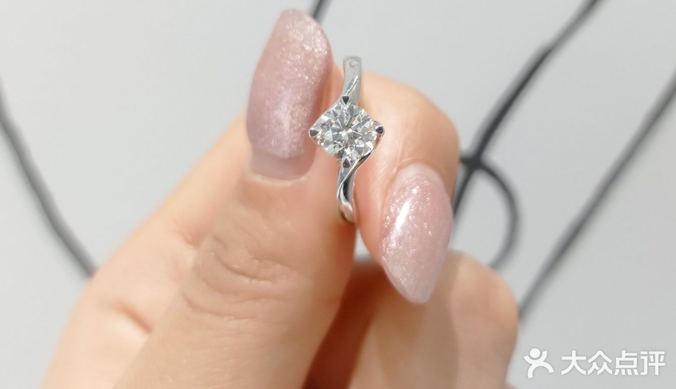 小肉手的福音来啦！分享一枚四爪婚戒