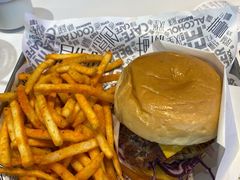 -TRIPS BURGER(大钟寺店)