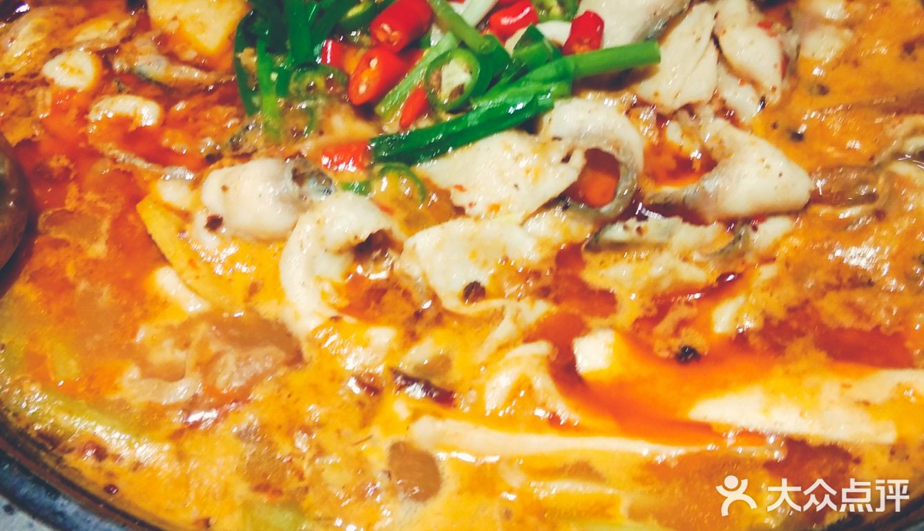 中盛的林子石锅鱼 我点的是肥肠石锅鱼感觉还好吃上面满