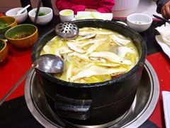 -南渝食府.墨脱石锅松茸鸡