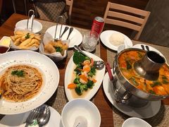 -Chom Cafe and Restaurant