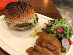 招牌牛肉汉堡-UPPER KITCHEN(延安路店)