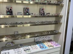 -视野联行眼镜•蔡司•依视路(温江店)