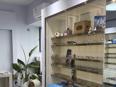 -视野联行眼镜•蔡司•依视路(温江店)