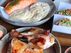 烟熏三文鱼配烤饺子皮和芥末籽酱-BOR Eatery(安福路店)