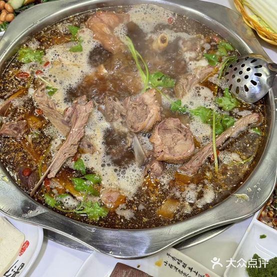龙哥羊棒骨东北烧烤(盛兴路店)