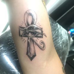 -SNOW TATTOO STUDIO