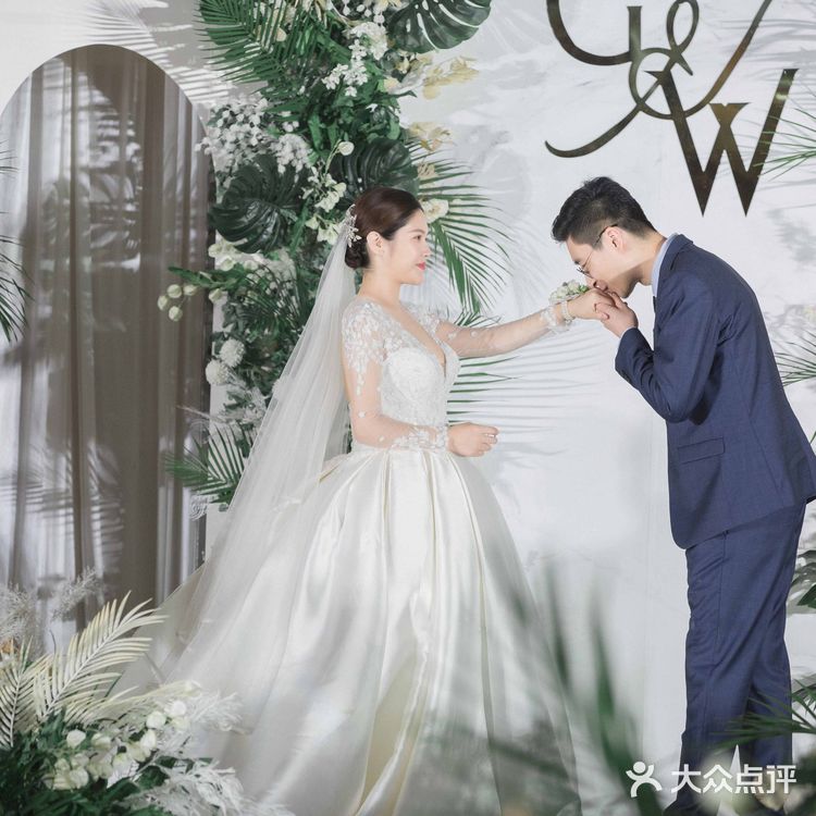 甜甜的喜糖比不上你们心中的甜蜜