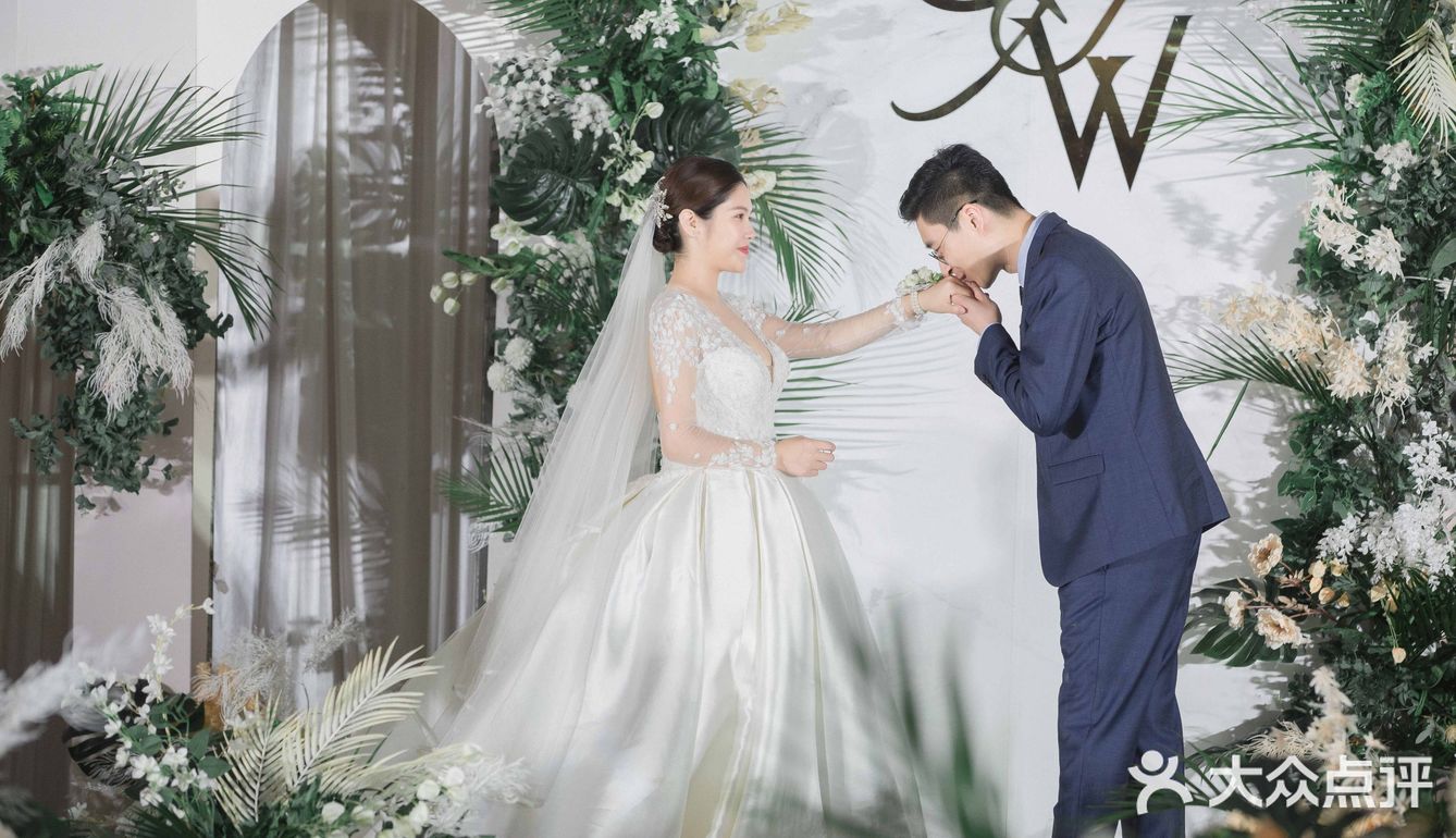 甜甜的喜糖比不上你们心中的甜蜜