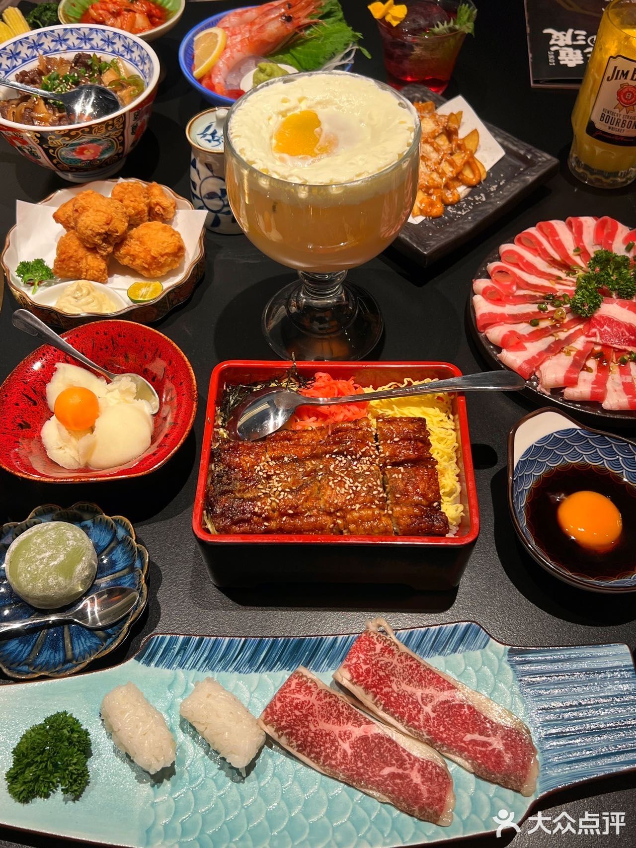 最喜欢他们家的蘸料了～鳗鱼饭：满满一大盒的鳗鱼饭