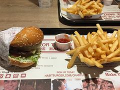 -The Habit Burger Grill 哈比特汉堡(复兴soho店)