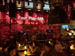 -FOUR PLAY BAR