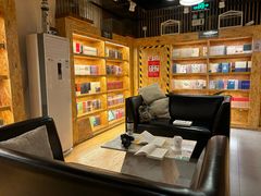 -新华里咖啡书吧(新华书店小寨店)