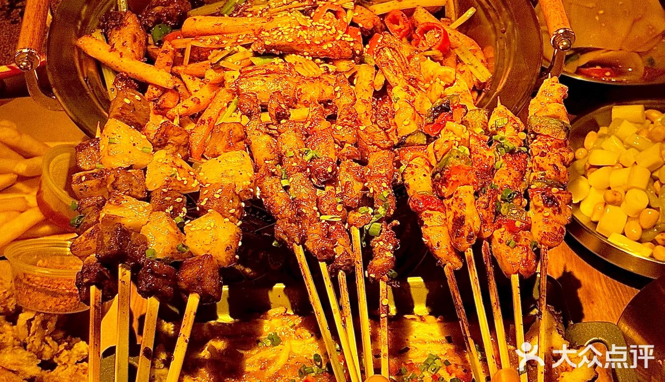 南宁这家能边听民谣边美食