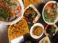 -爆炸头阿姨小四川正宗川味小吃(无任何分店)