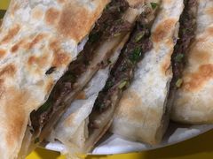饼夹肉-老红桥炸灌肠牛肚锅烧烤(定福庄店)