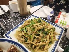 -八两八金·莱芜特色炒鸡(市南漳浦路店)