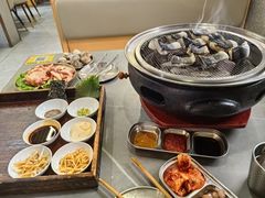 -围炉肉舍•炭烤活鳗•丹东海鲜烤肉(步行街店)