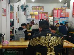 大堂-峰味香.酱香米线.黄焖鸡(定西路店)