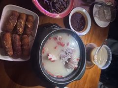 -爆炸头阿姨小四川正宗川味小吃(无任何分店)