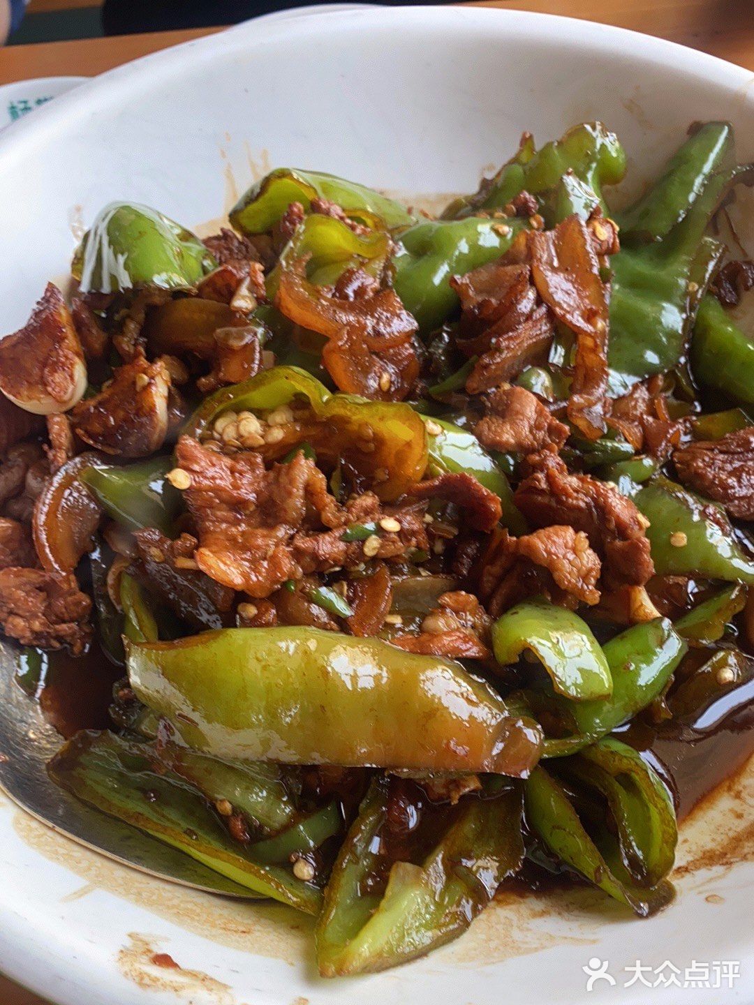 这家餐厅环境很好，非常干净整洁，食物不仅外形美观