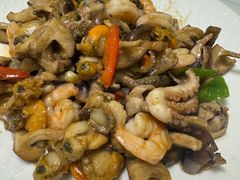 -鑫渔港海鲜本地菜·山海关浑锅(东戴河店)