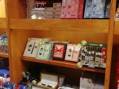 -名创优品(中原万达2F店)