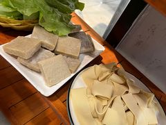 豆皮-周嵘铜火锅