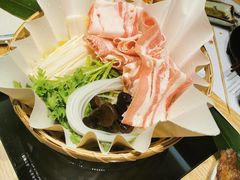 -枝魯枝魯自助料理