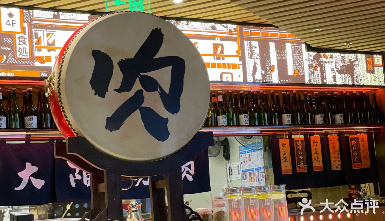 被烤的油渍渍的，一口在嘴巴里爆汁太美味了！