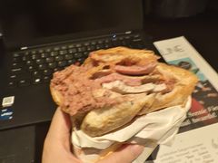 -Bánh Mì Huynh Hoa